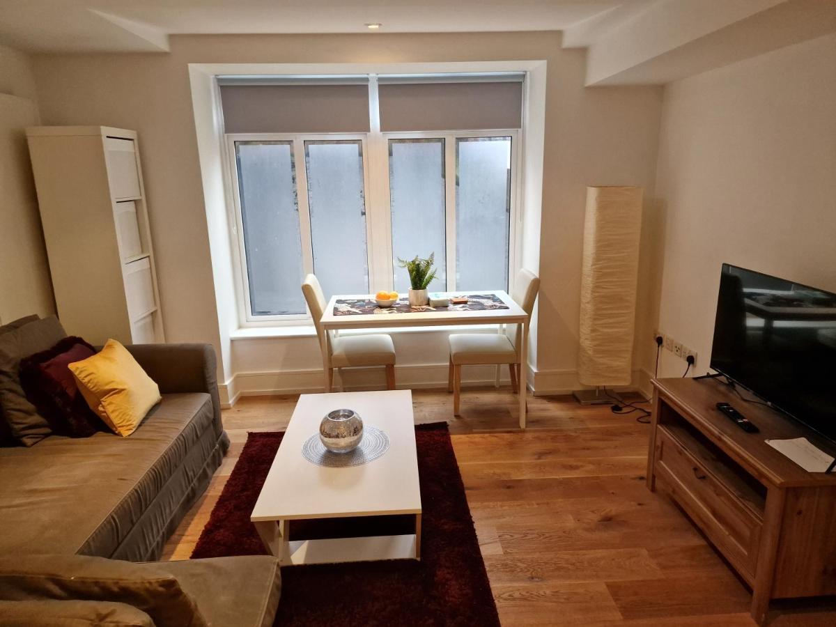 Lovely 1-Bed Apartment In Londres Exterior foto
